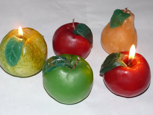 Apfelkerze mit Duft in rot, gelb oder grün